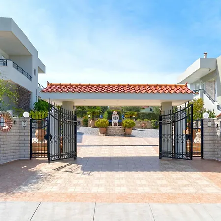 Marie With Private Pool Ретимно